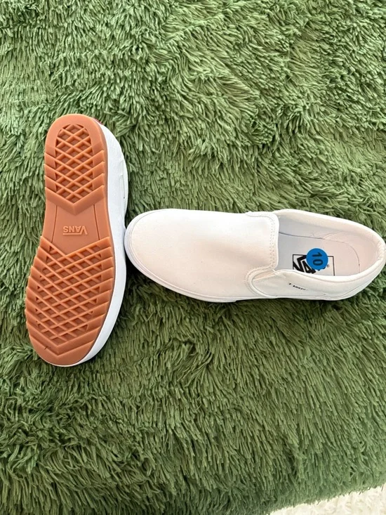 Vans Women's White Platform Slip-On Sneakers with Gum Sole - Picture 5 of 6